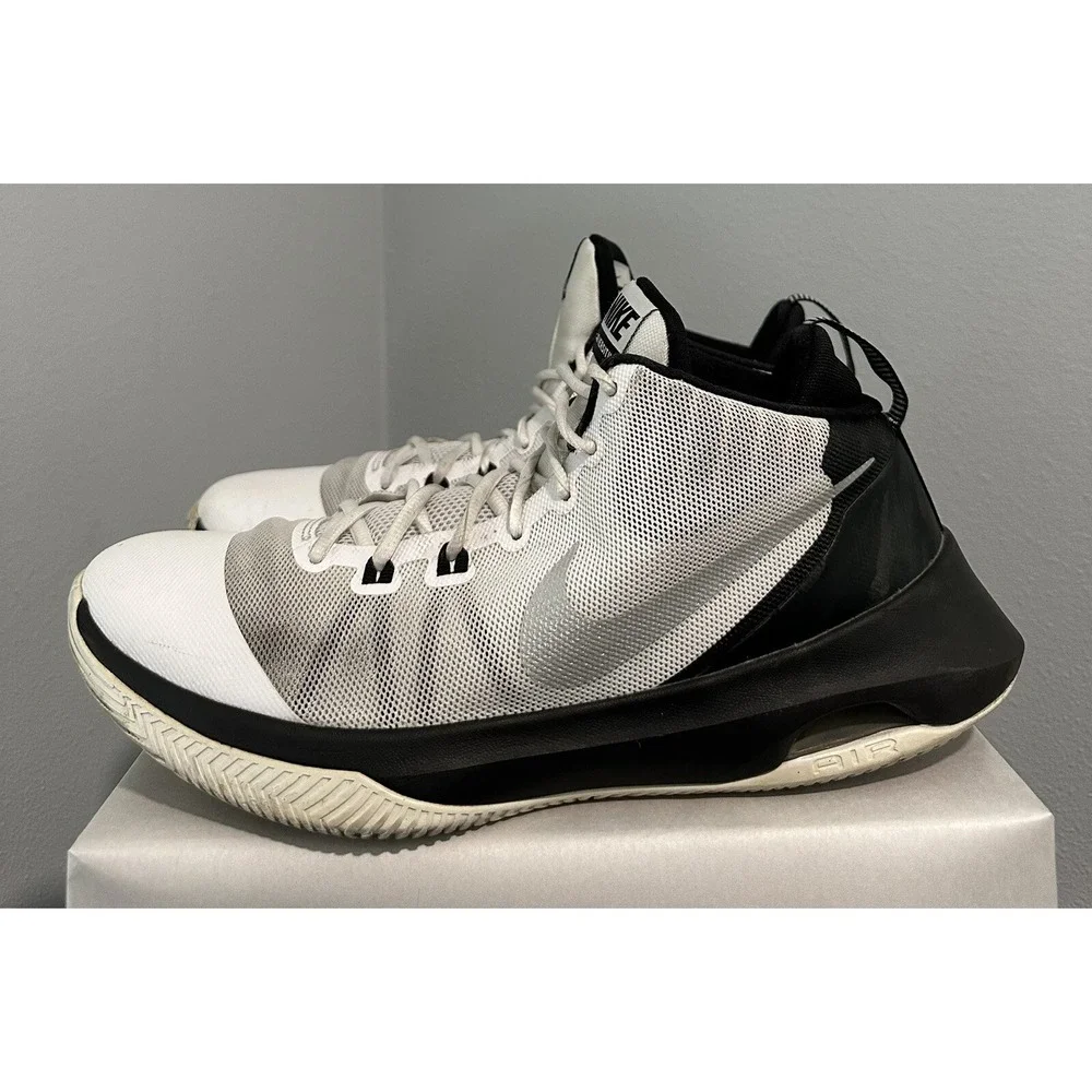 Nike Mens Air Versitile 852431-100 White Black Running Shoes Lace Up Size 11.5